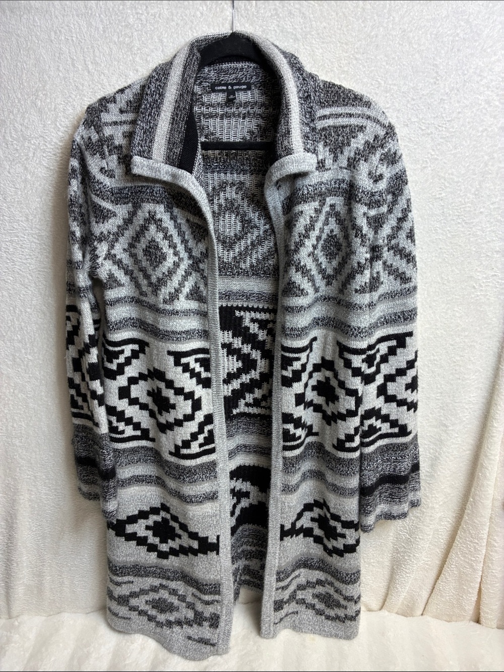 Cable & Gauge woman’s Gray and Black Geometric Open-Front Cardigan